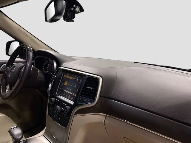 Used 2015  Jeep Overland image 24
