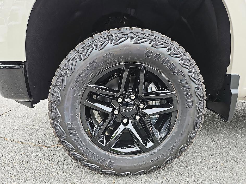 New 2026 White Sands Chevrolet Custom Trail Boss image 9