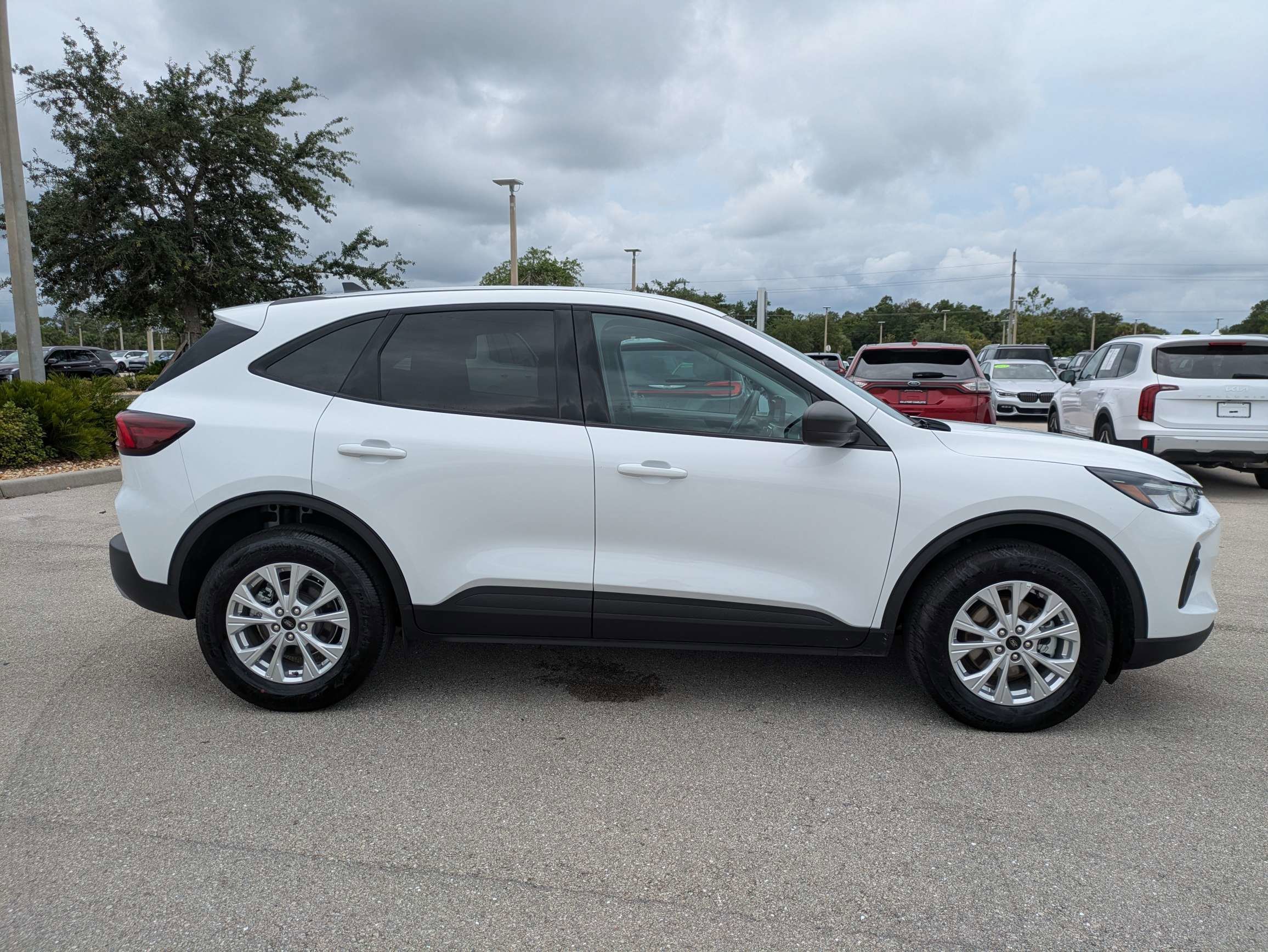 Used 2025 Oxford White Ford Active image 4