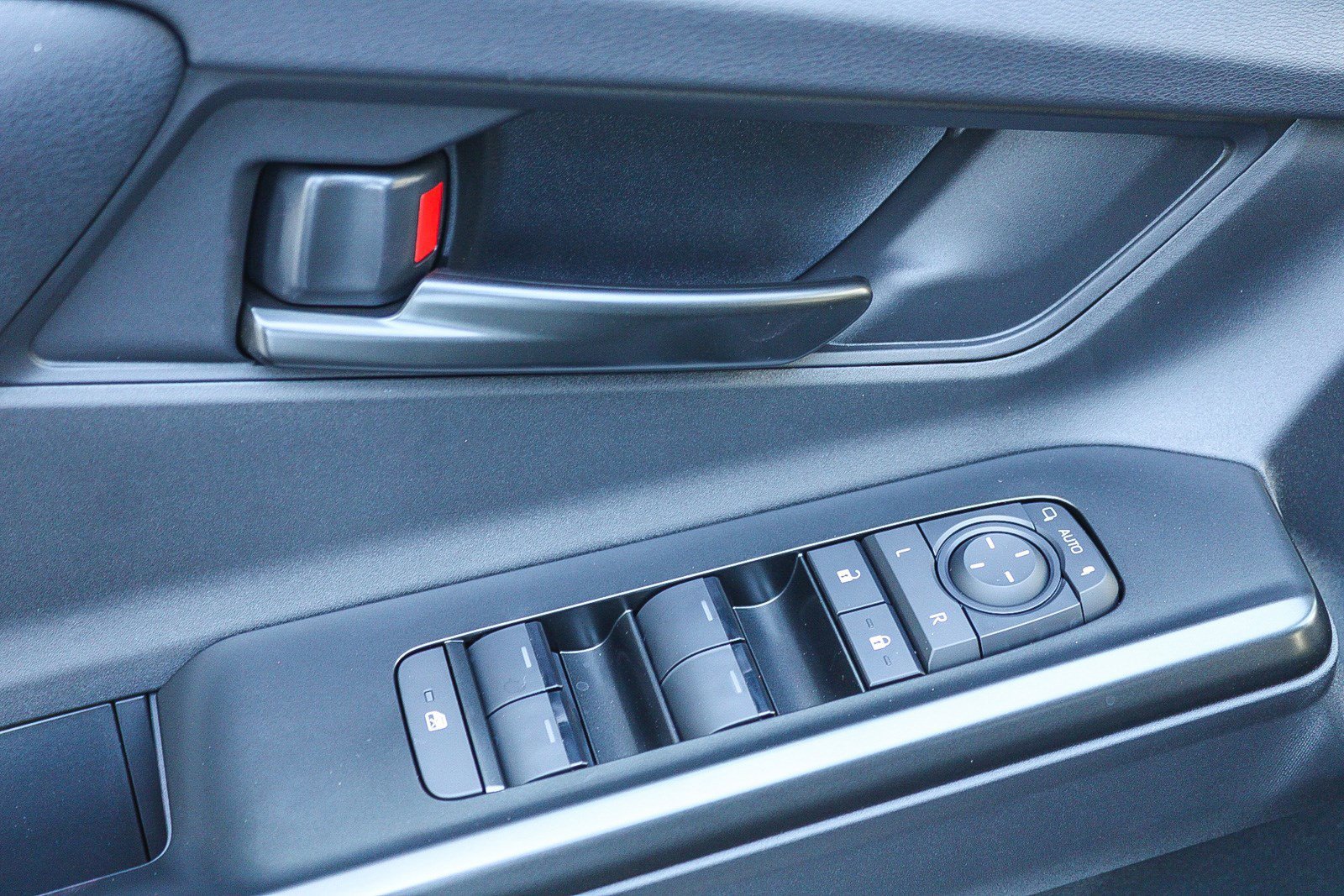 New 2026 Wind Chill Pearl <sup>1</sup> Toyota  XLE image 22