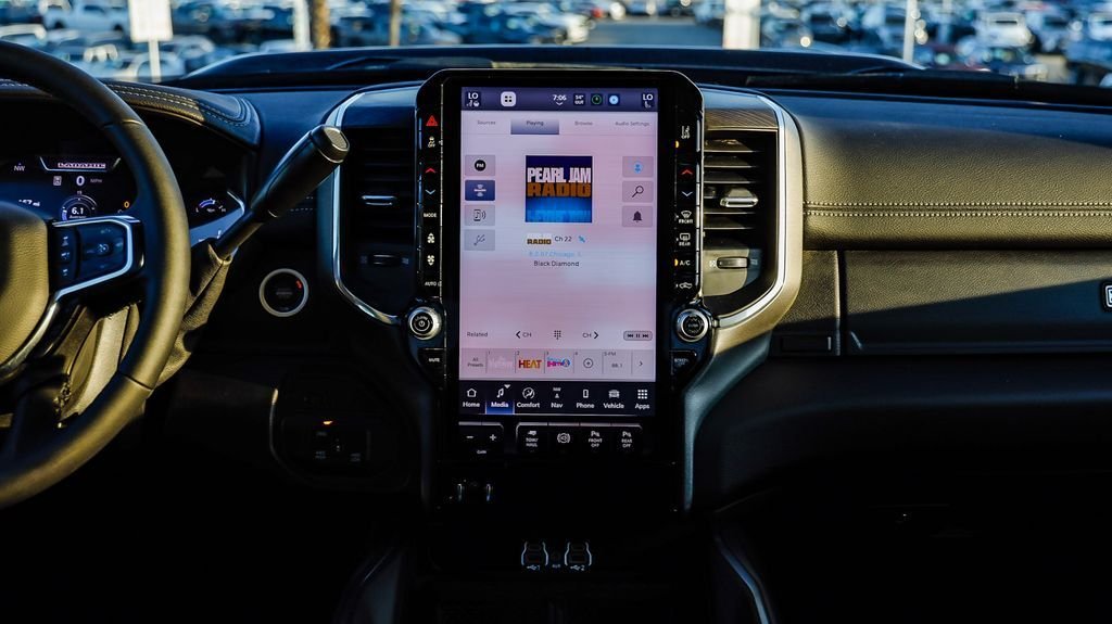 2025 RAM 3500 Laramie - Photo 16