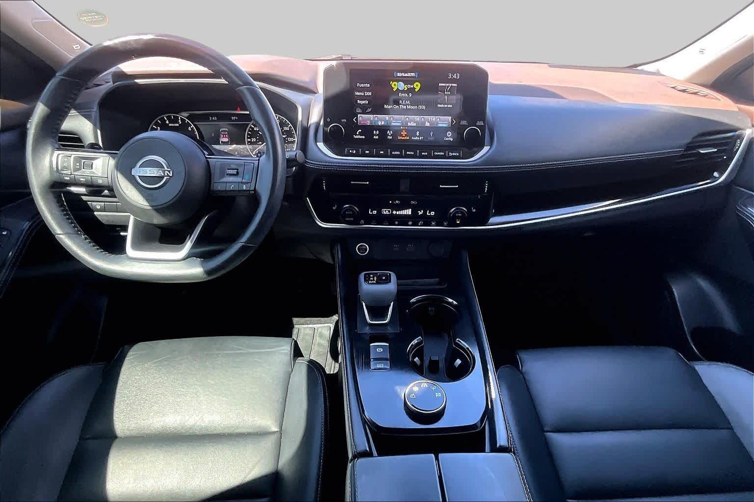 Used 2023 Pearl White Tricoat/Super Black Nissan SL image 13