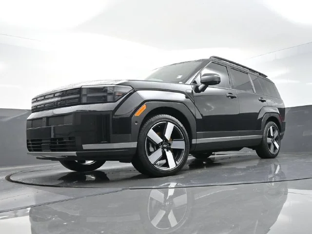 Used 2025 Black Hyundai Limited image 31