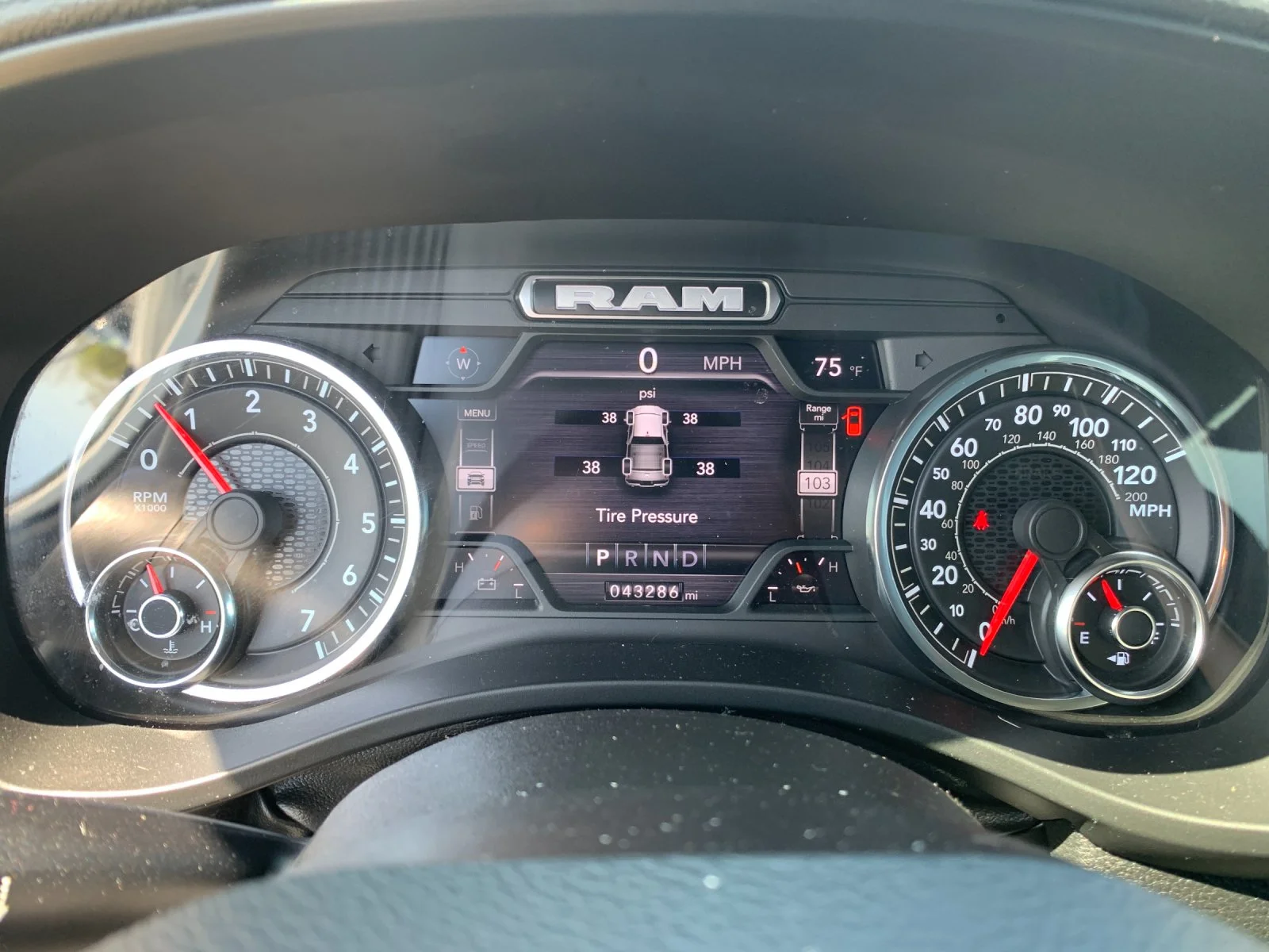 Used 2022 White Ram Big Horn/Lone Star image 28