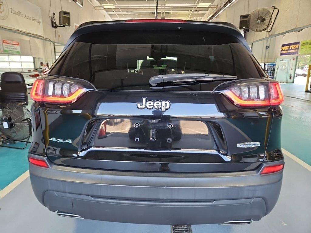 Used 2019 Black Jeep Latitude Plus image 3