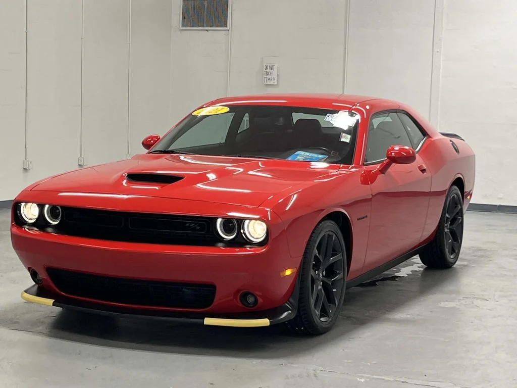 Used 2021 Torred Clearcoat Dodge R/T 5.7L HEMI 1 Owner image 4