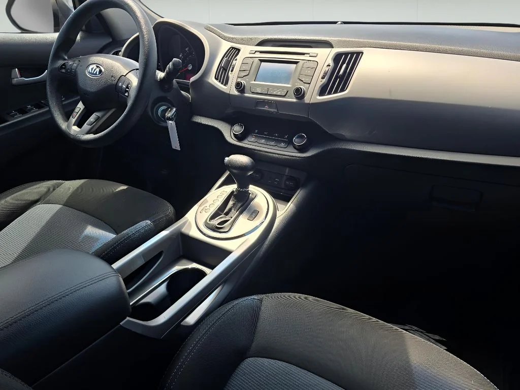 Used 2016 Mineral Silver Kia LX image 12