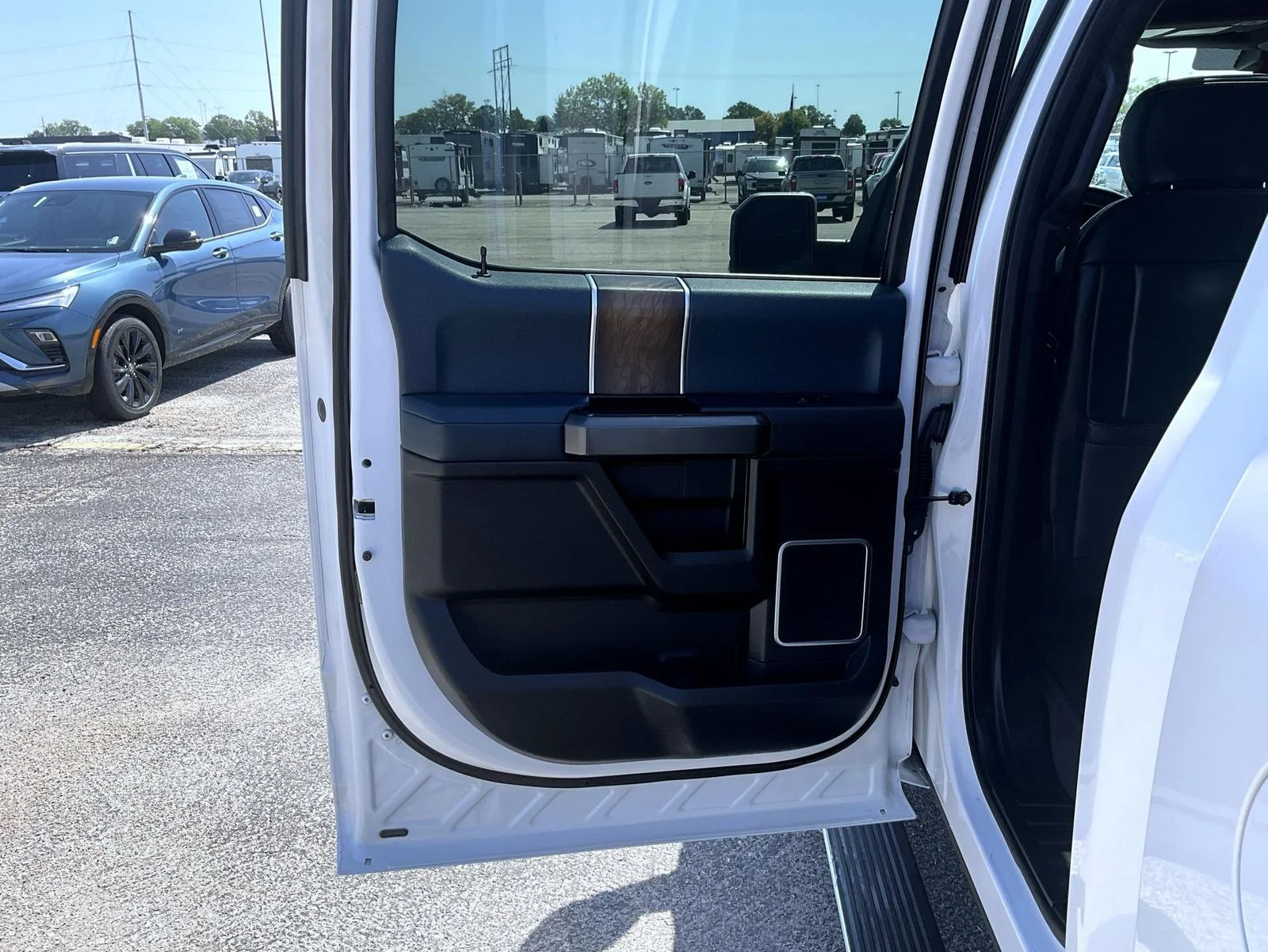 Used 2018 White Ford Limited image 20