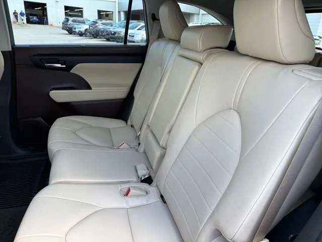 Used 2022  Toyota XLE image 22