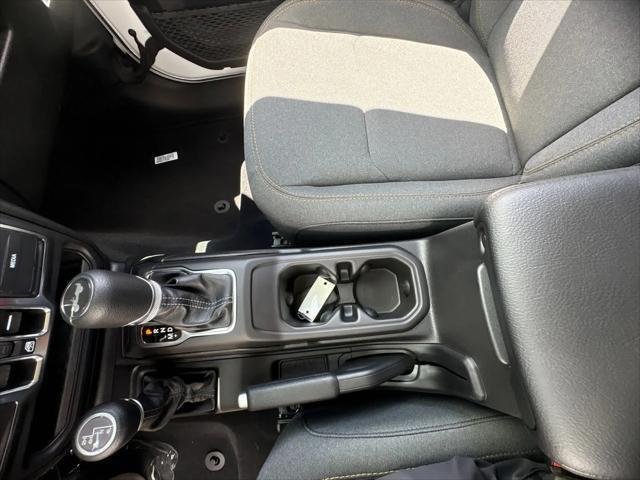 New 2026 Bright White Clear-Coat Exterior Paint Jeep Sport S image 28