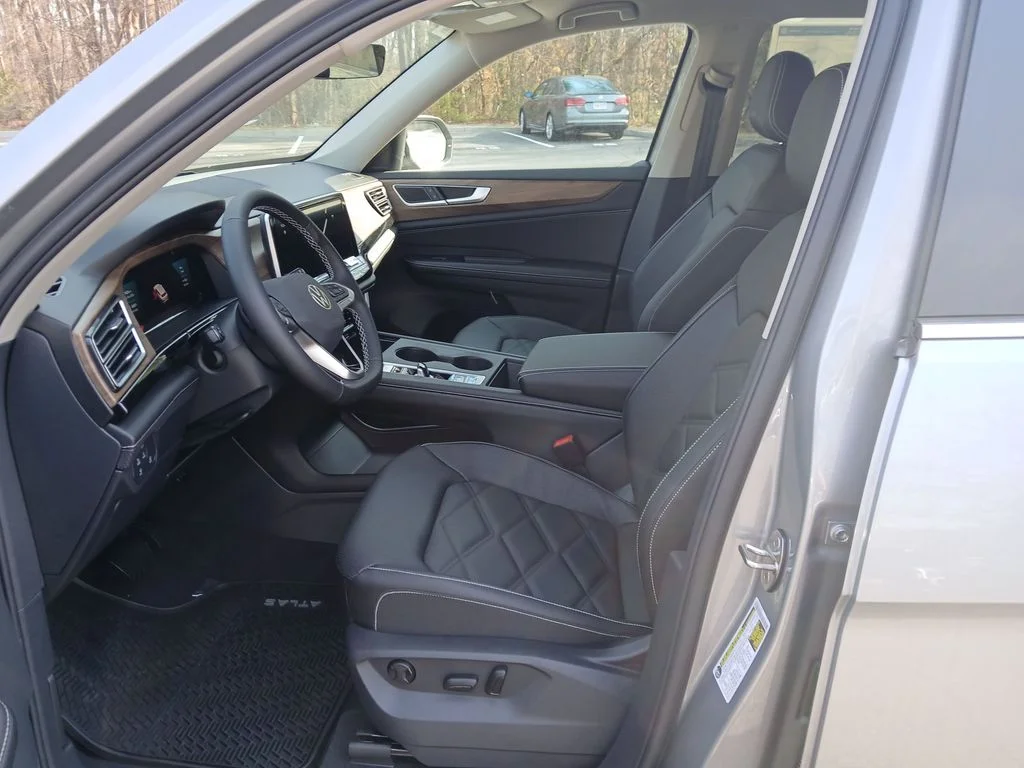 New 2026 Silver Volkswagen 2.0T SE image 9