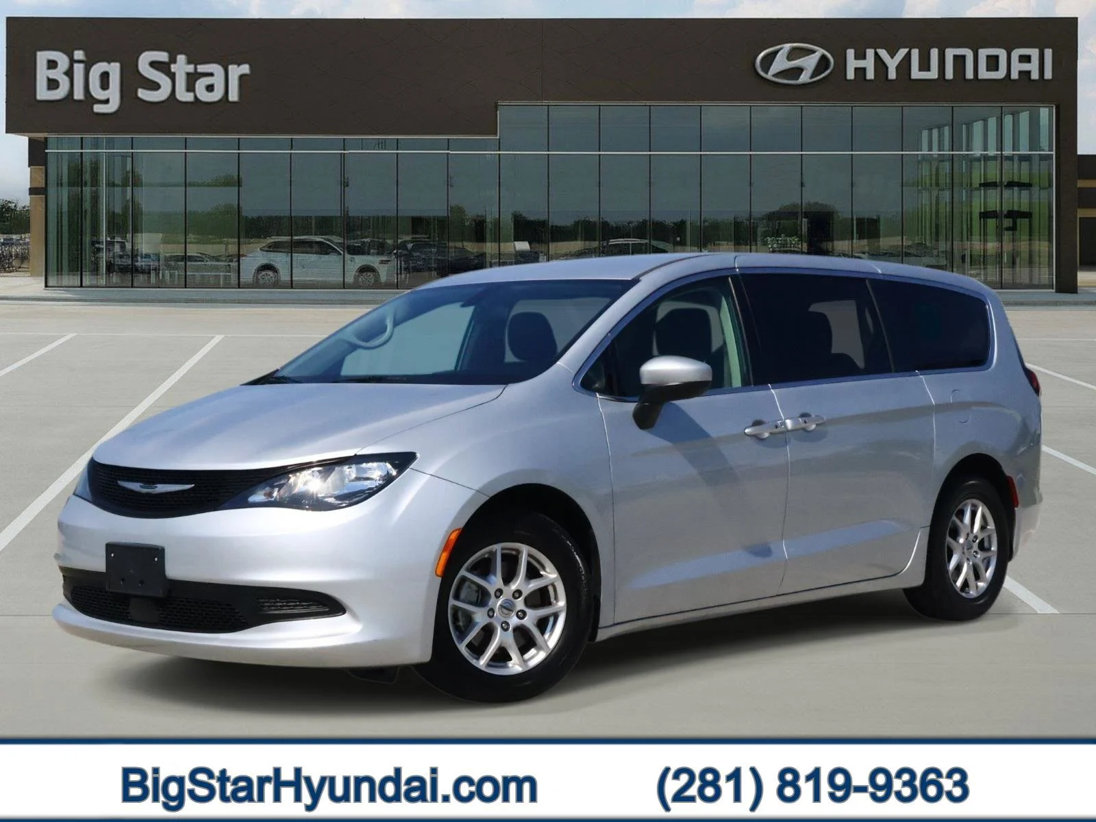 2022 Chrysler Voyager LX's photo