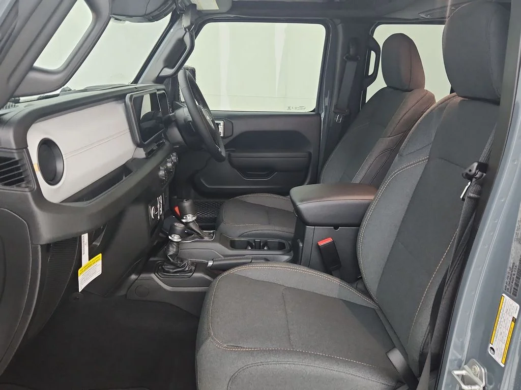 New 2026 Anvil Clearcoat Jeep Sport RHD image 30