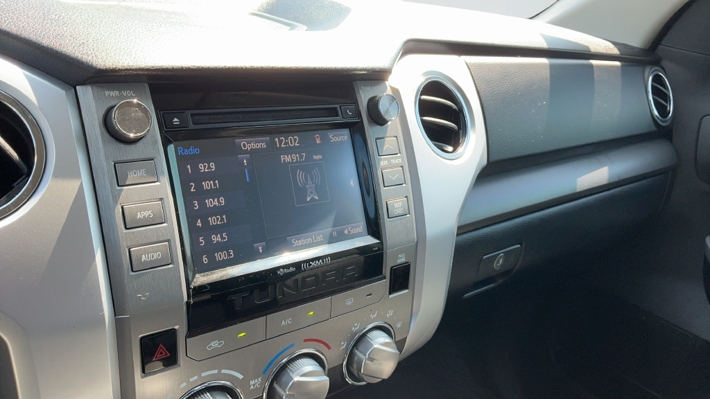 Used 2018 Gray Toyota SR5 image 11