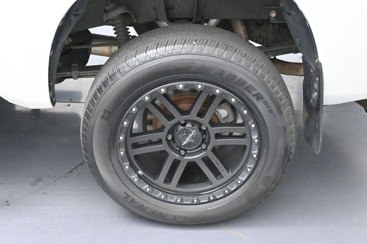 Used 2013 Super White Toyota Grade image 29