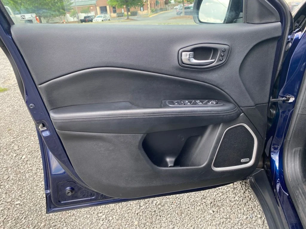 Used 2020 Blue Jeep Limited image 10