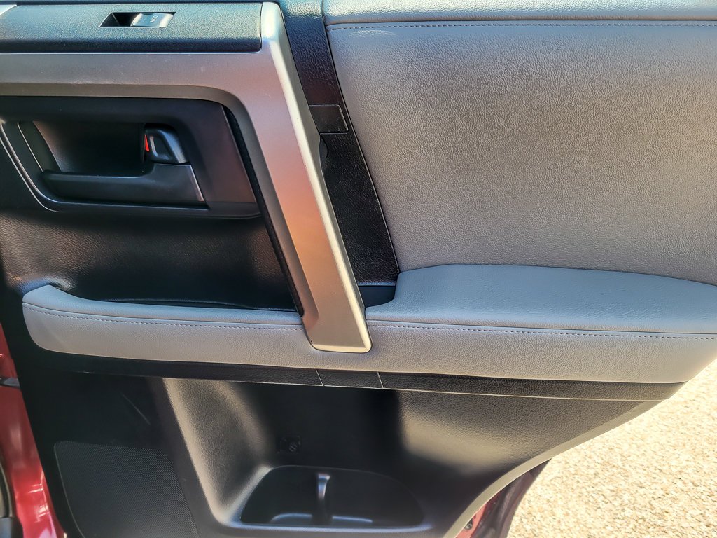 Used 2010 Red Toyota SR5 image 19
