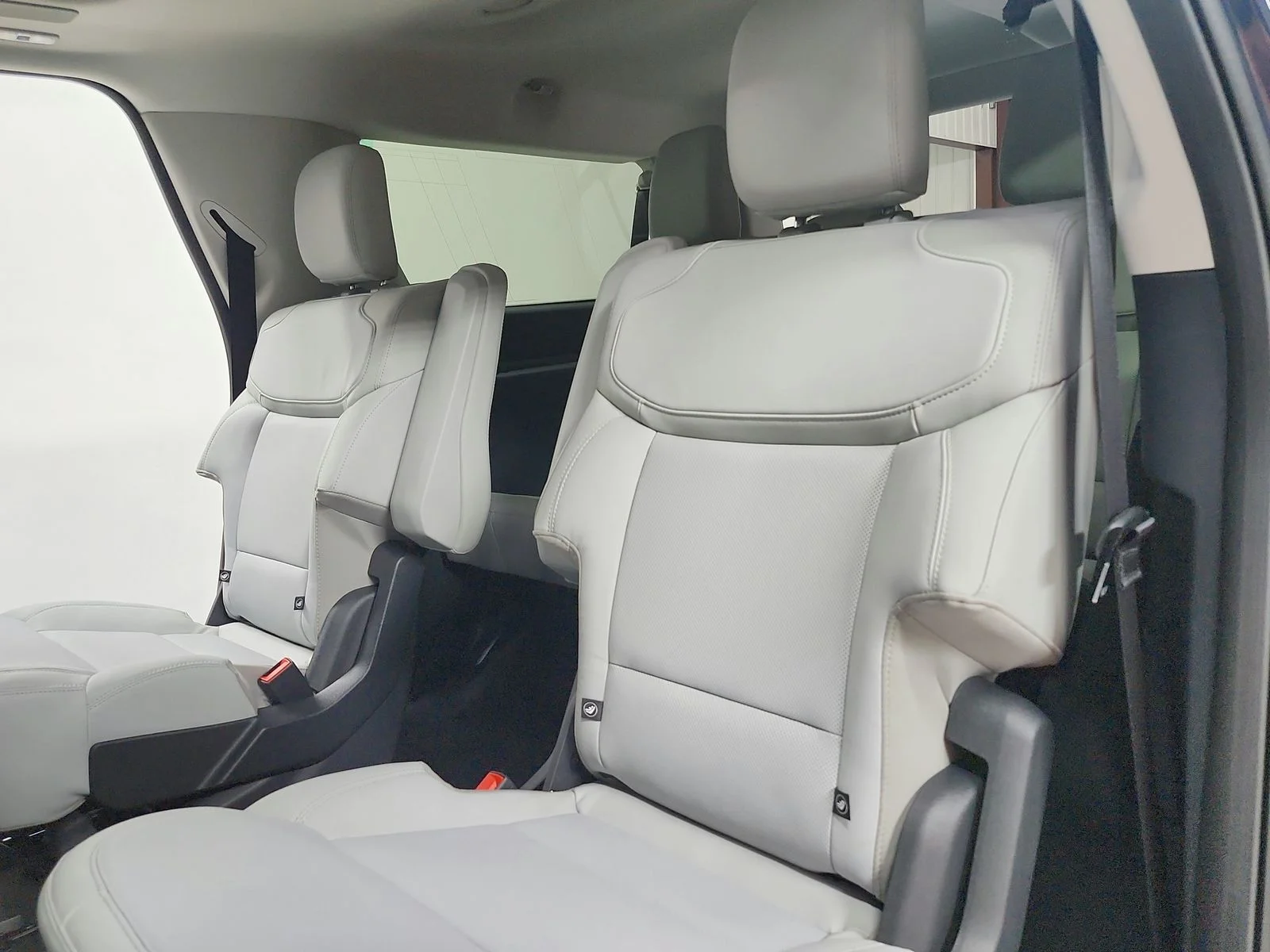 New 2027 Blue Ember Metallic Ford MAX Platinum image 39