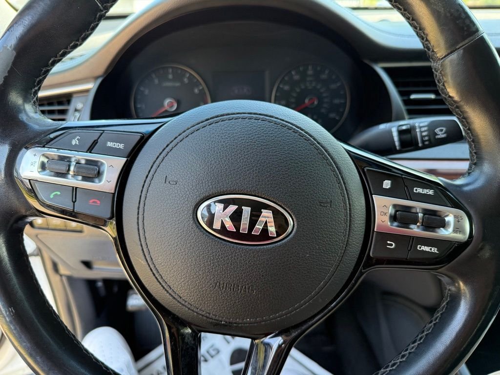 Used 2017 White Kia Premium image 13