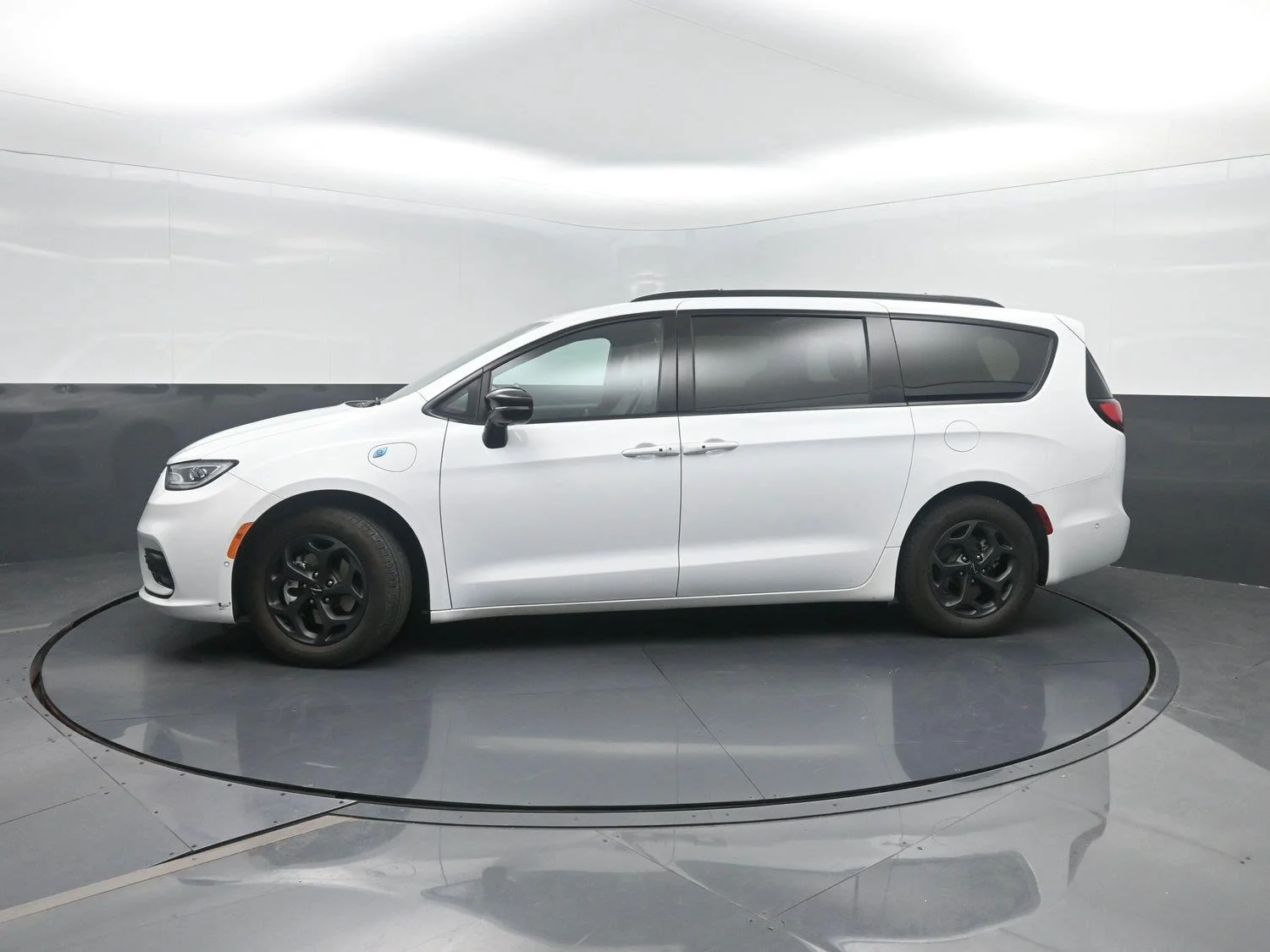 2024 Chrysler Pacifica PHEV