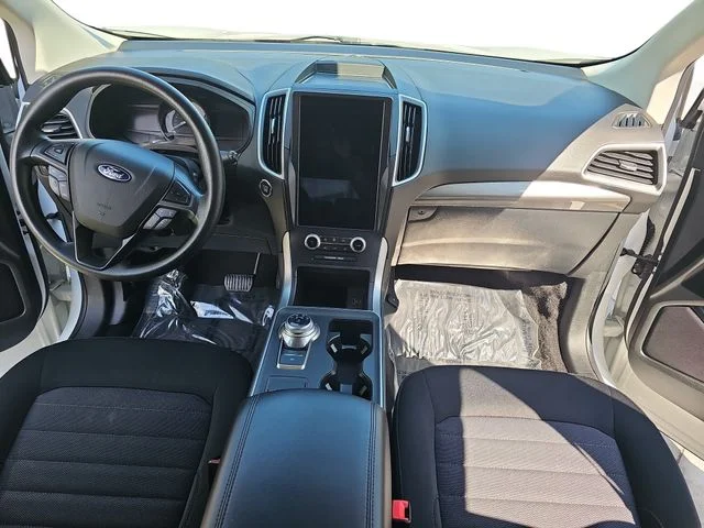 Used 2022 White Ford SE image 11