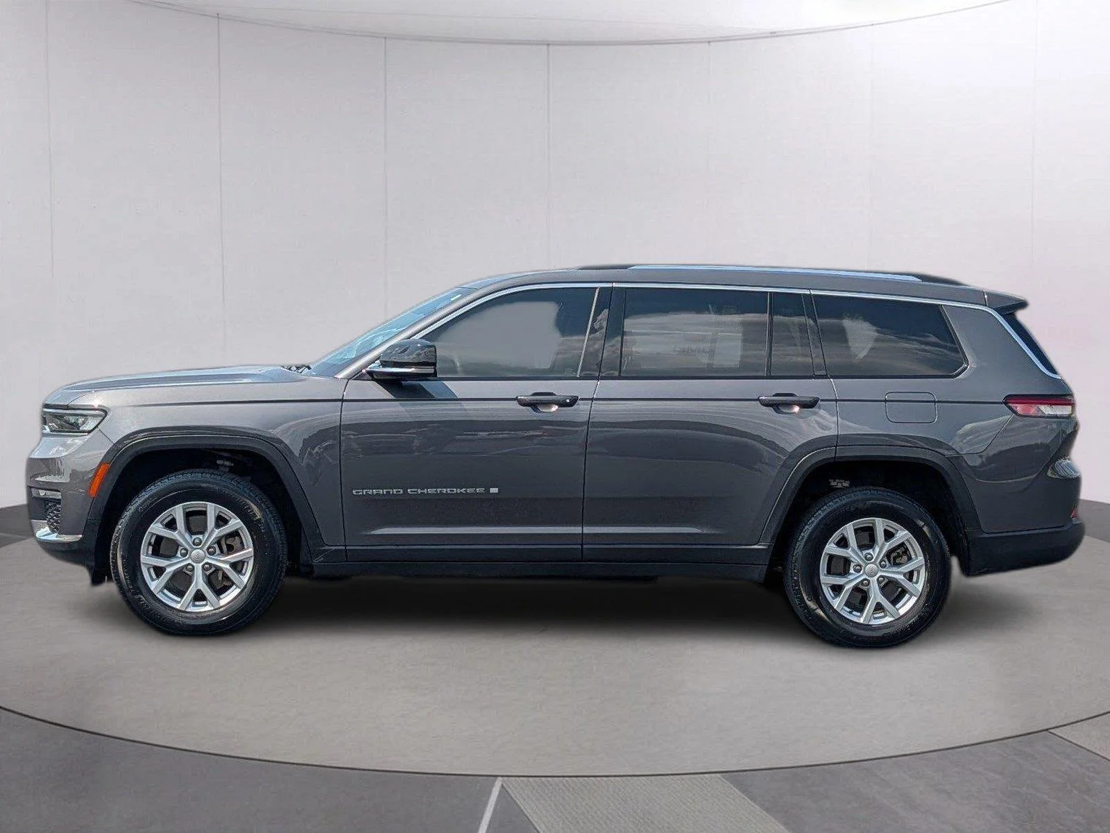 Used 2023 Baltic Gray Metallic Clearcoat Jeep Limited image 2