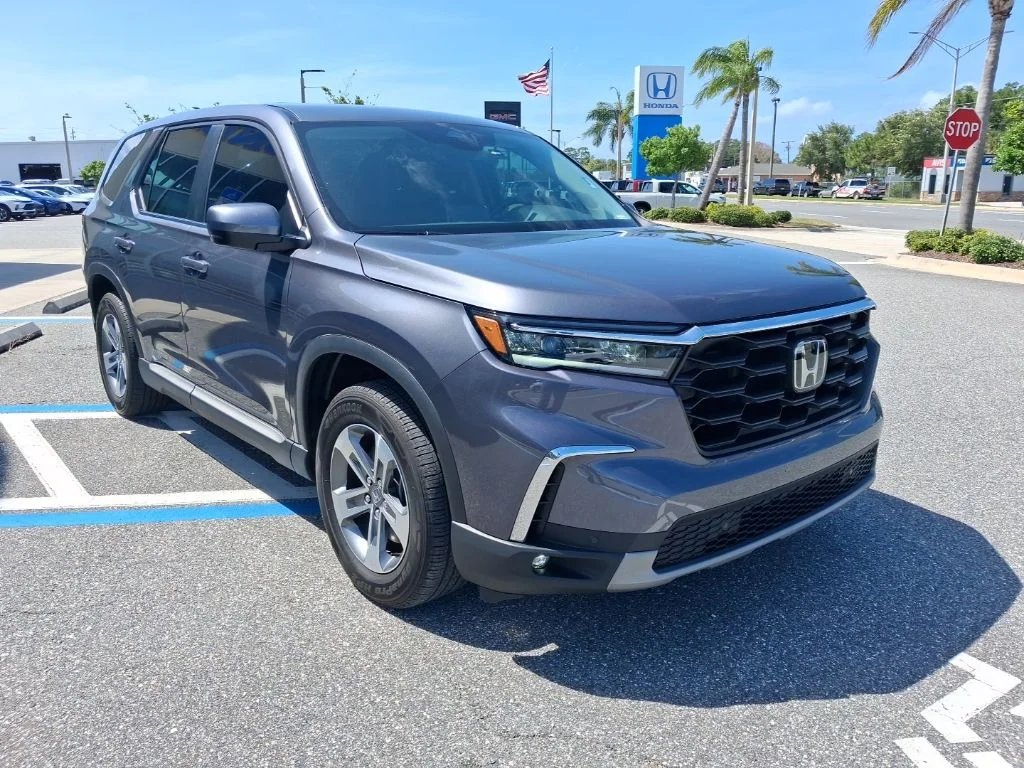 Used 2025  Honda EX-L image 3