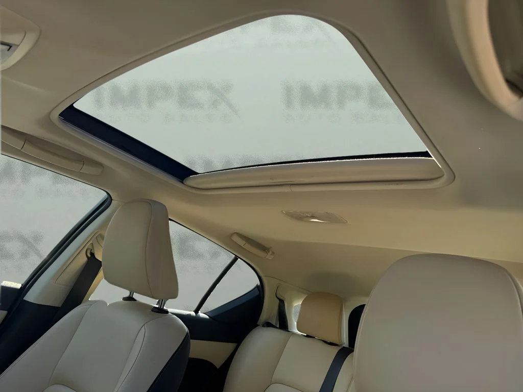 Used 2015 Black Lexus 200h image 11