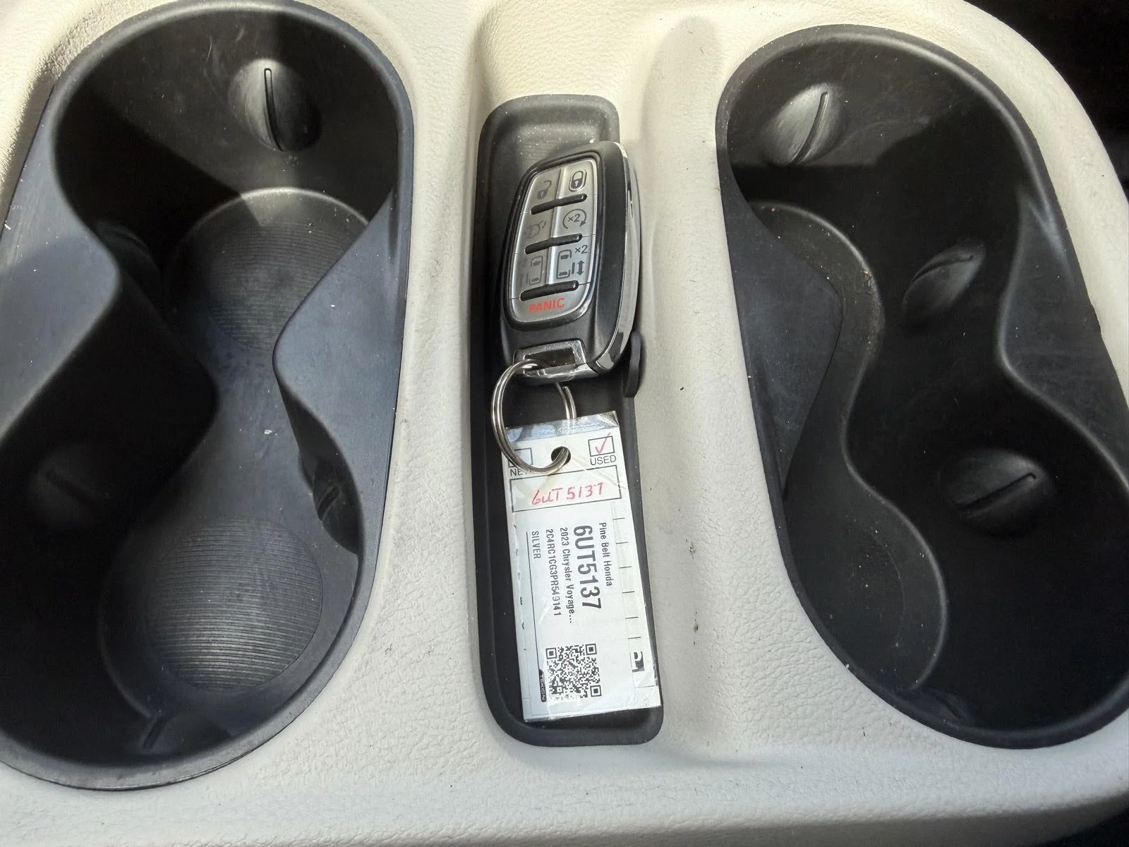 Used 2023 Silver Mist Clearcoat Chrysler LX image 12