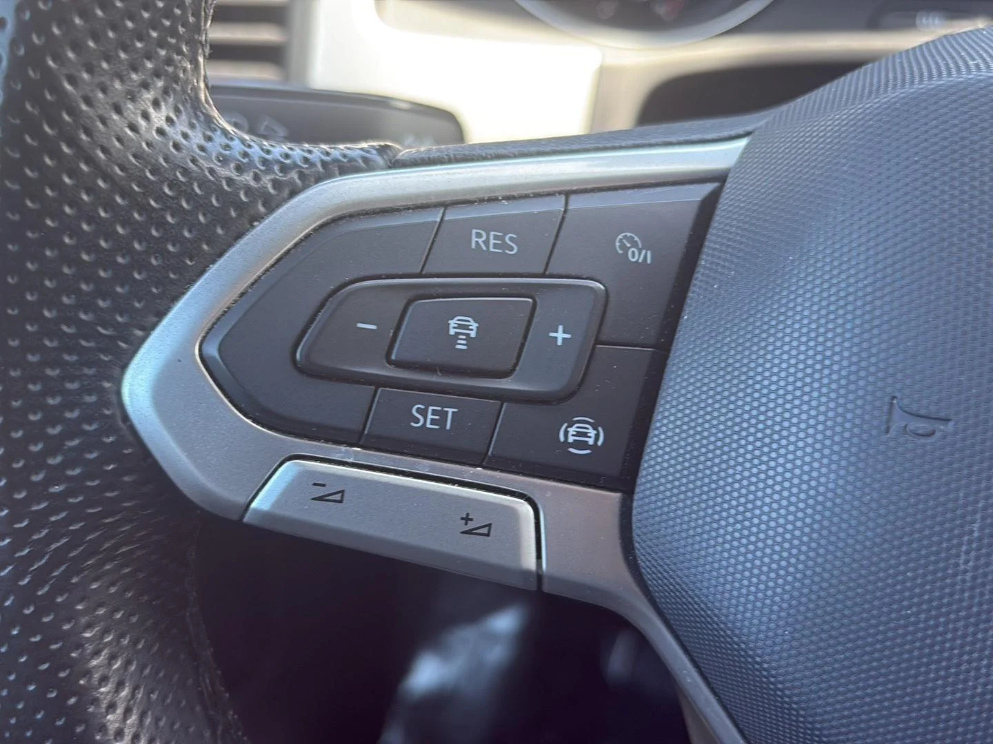 Used 2021 GRAY Volkswagen 3.6L V6 SE w/Technology R-Line image 18
