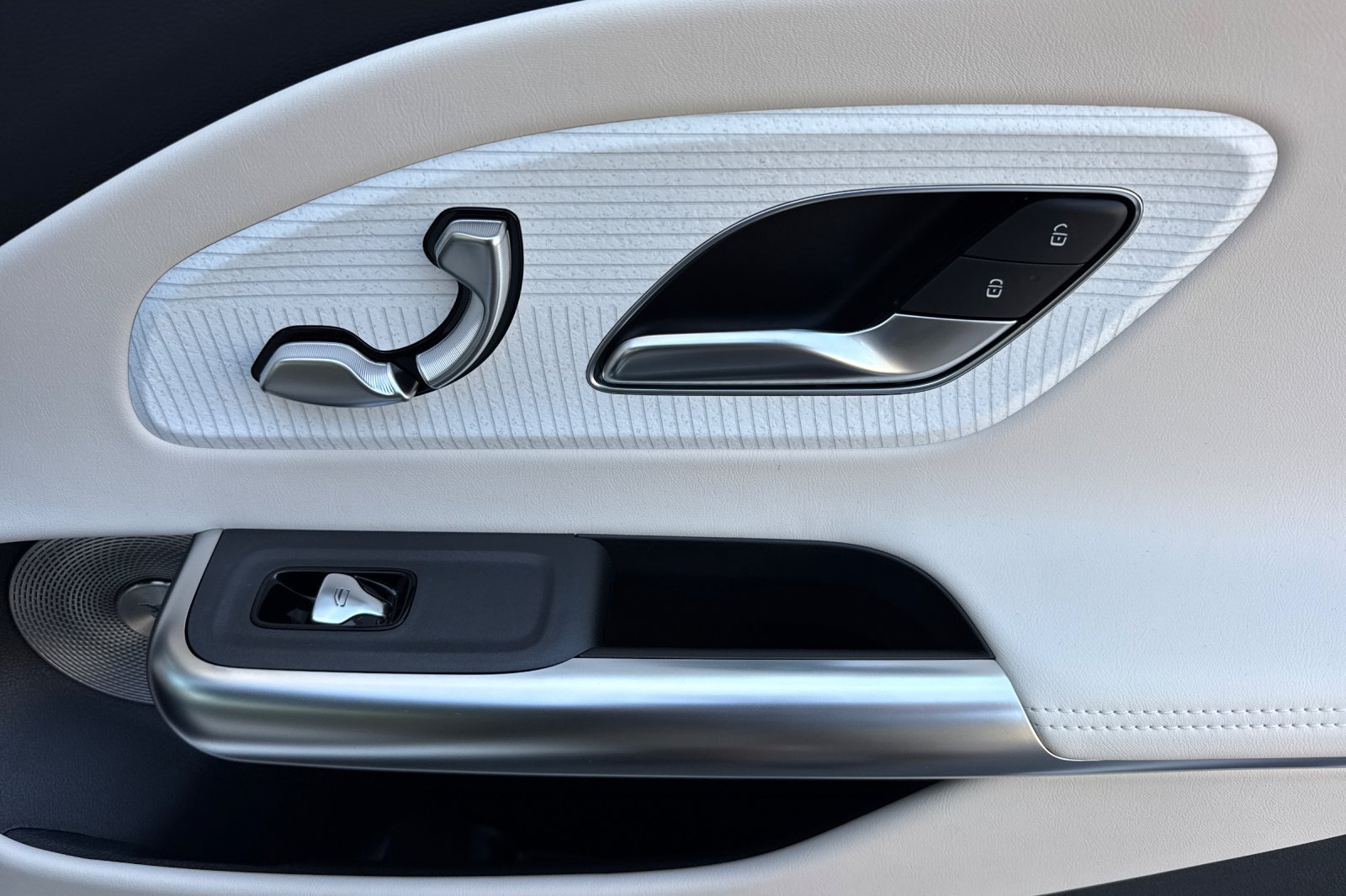 New 2027 Polar White Mercedes-Benz CLA 220 image 33