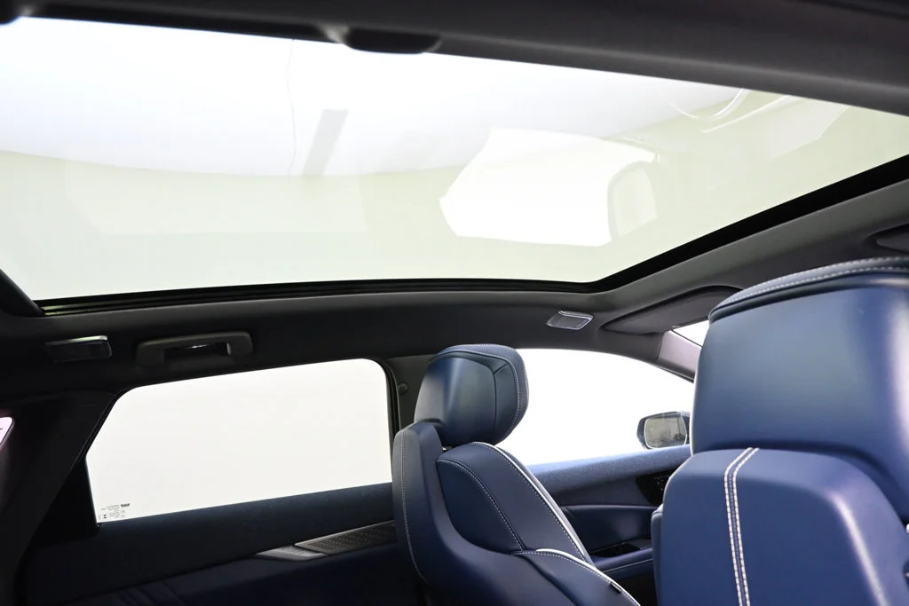 2026 Cadillac OPTIQ Premium Luxury - Photo 17