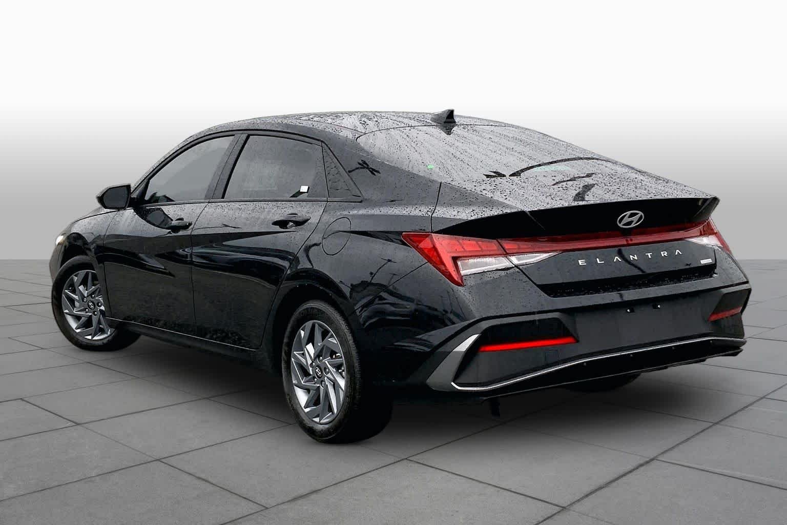 Used 2025 Abyss Black Hyundai Blue image 20
