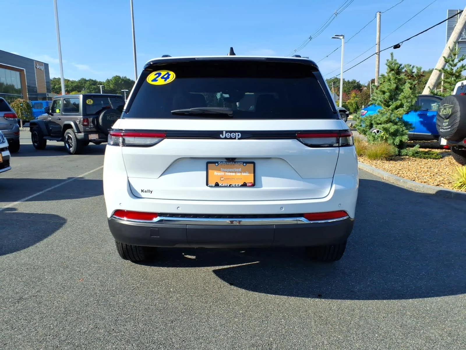 Certified Used 2024 Bright White Clearcoat Jeep Laredo X image 9