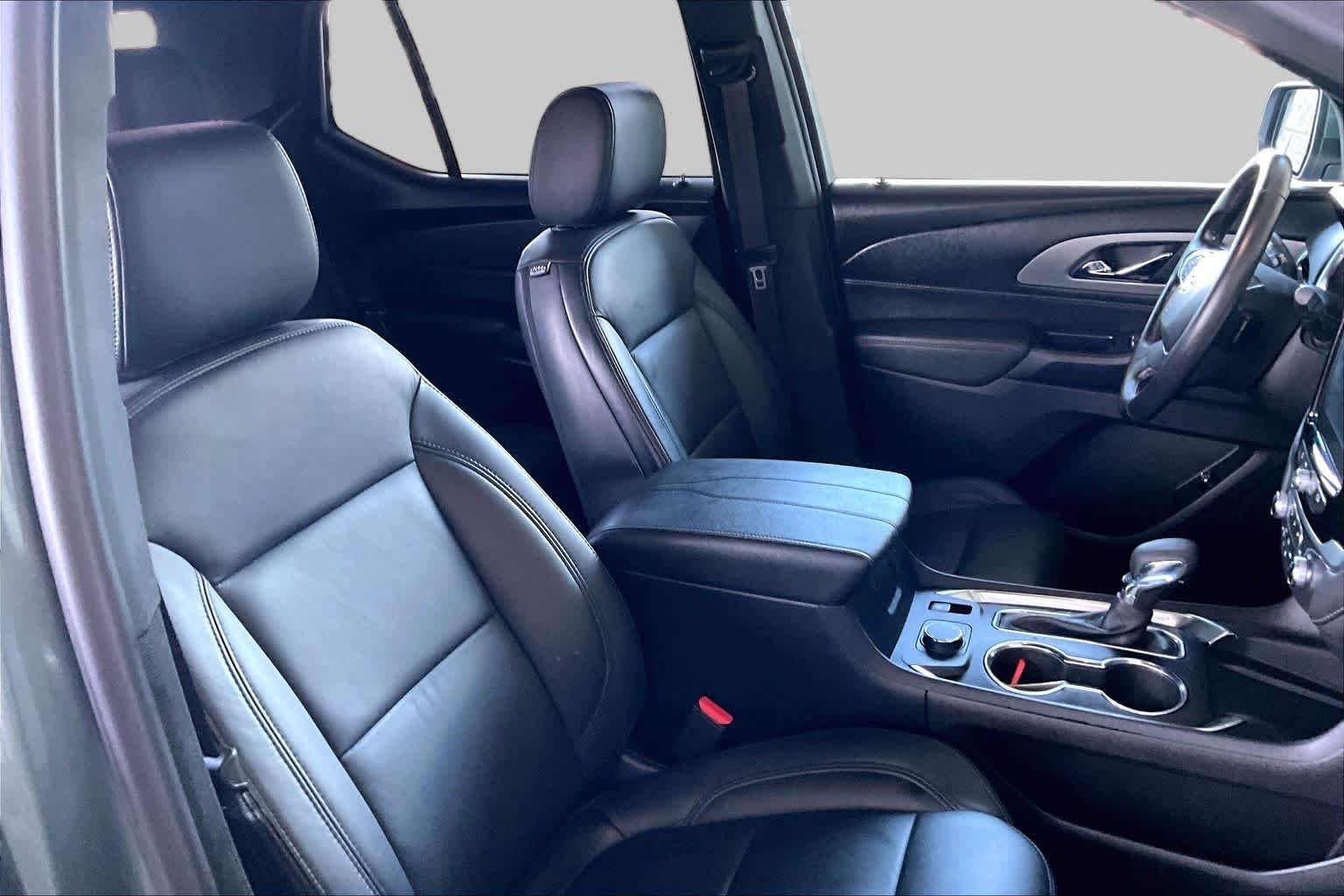 Used 2022 Silver Sage Metallic Chevrolet LT Cloth image 9