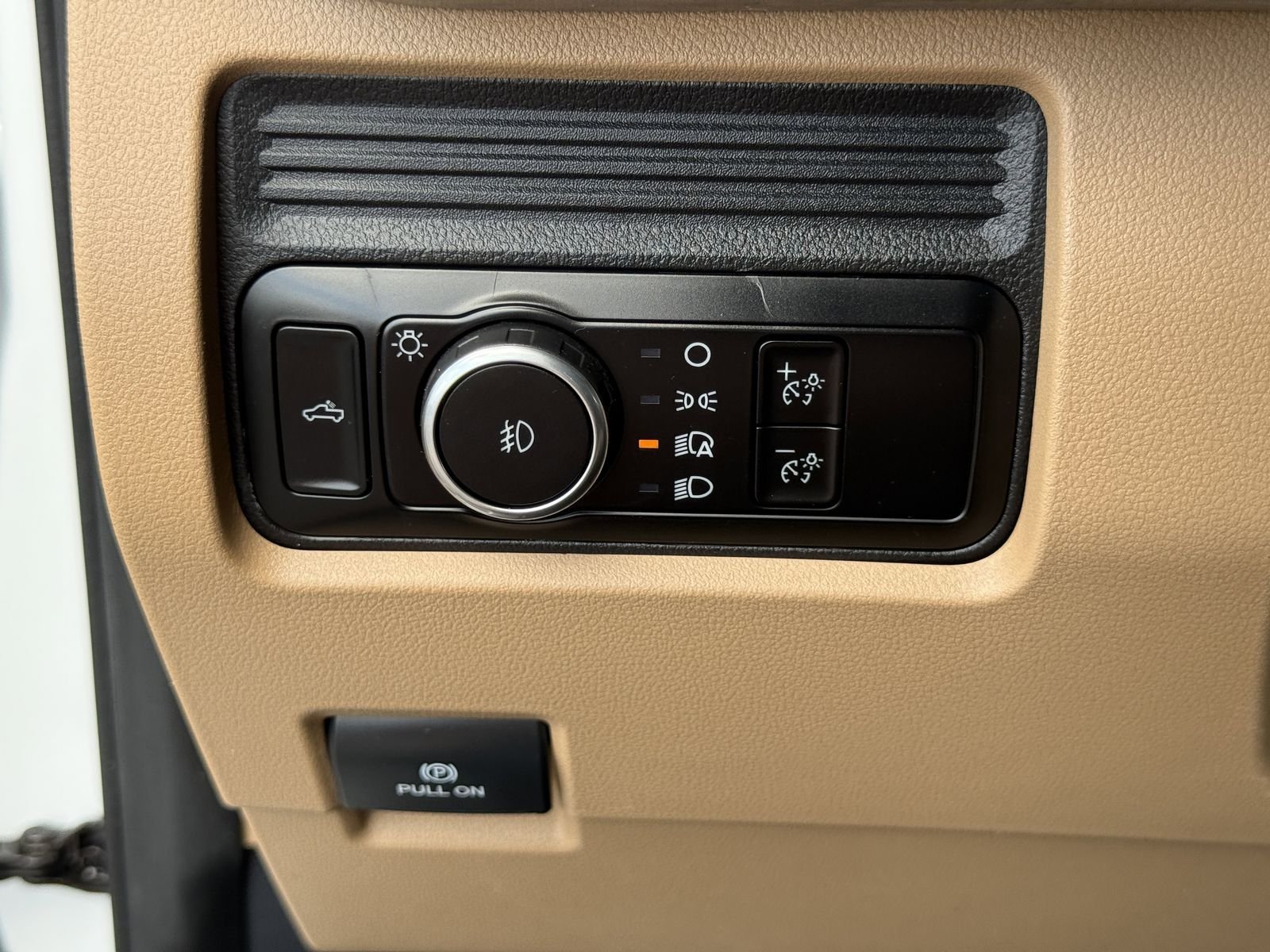 Used 2024 Oxford White Ford XLT image 28