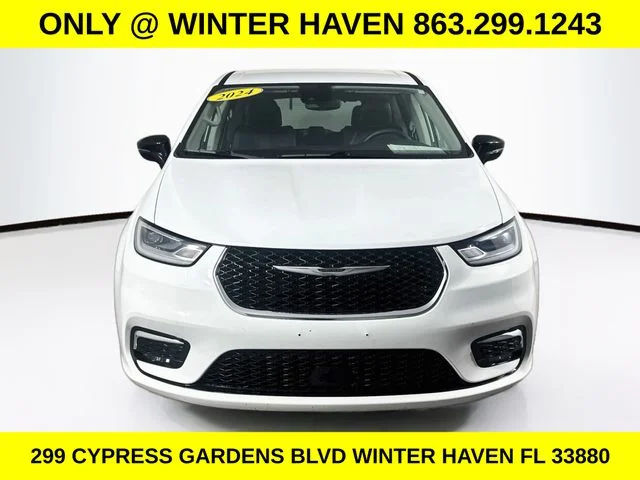 Used 2024 White Chrysler Touring L image 2