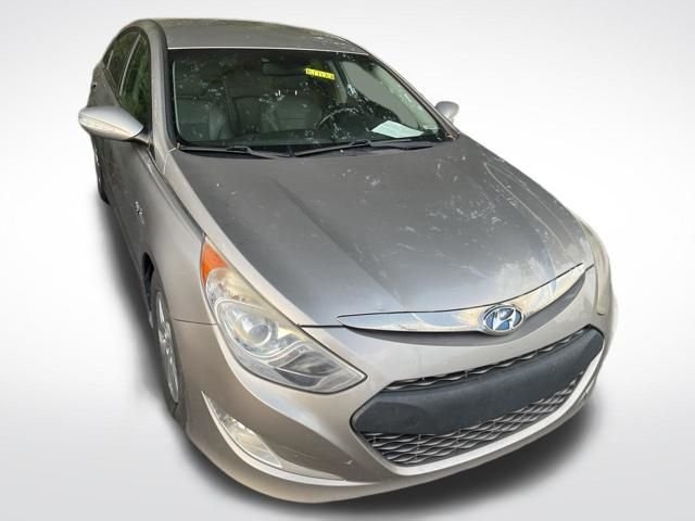 Used 2012 Silver Metallic Hyundai Base image 3