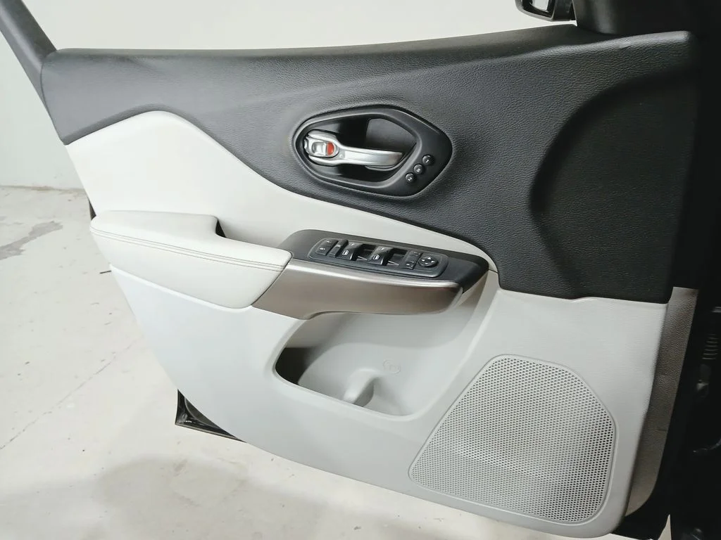 Used 2019 Black Jeep Limited image 33