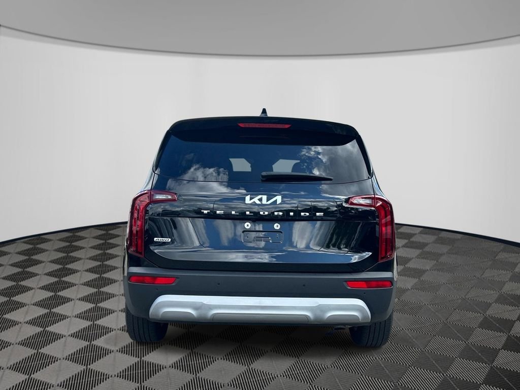 Used 2022 Black Kia LX image 4
