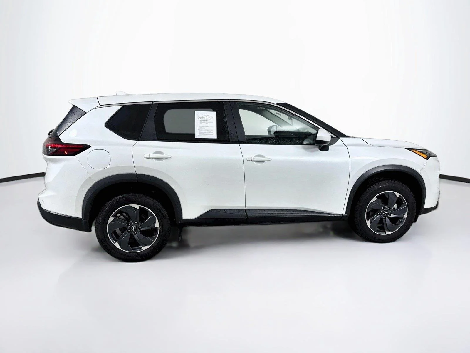 Used 2024 Everest White Pearl Nissan SV image 8
