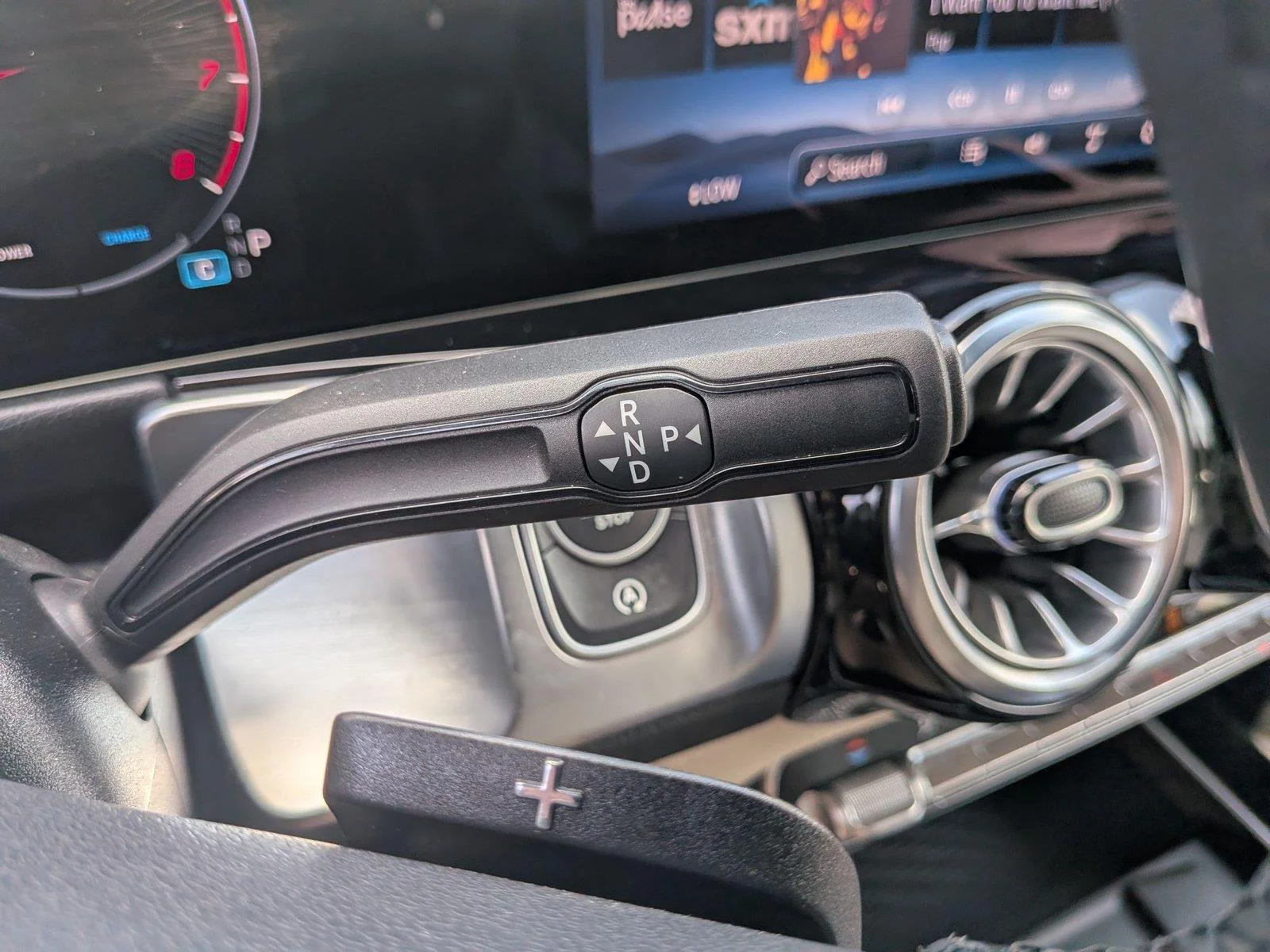 Used 2025  Mercedes-Benz GLB 250 image 27