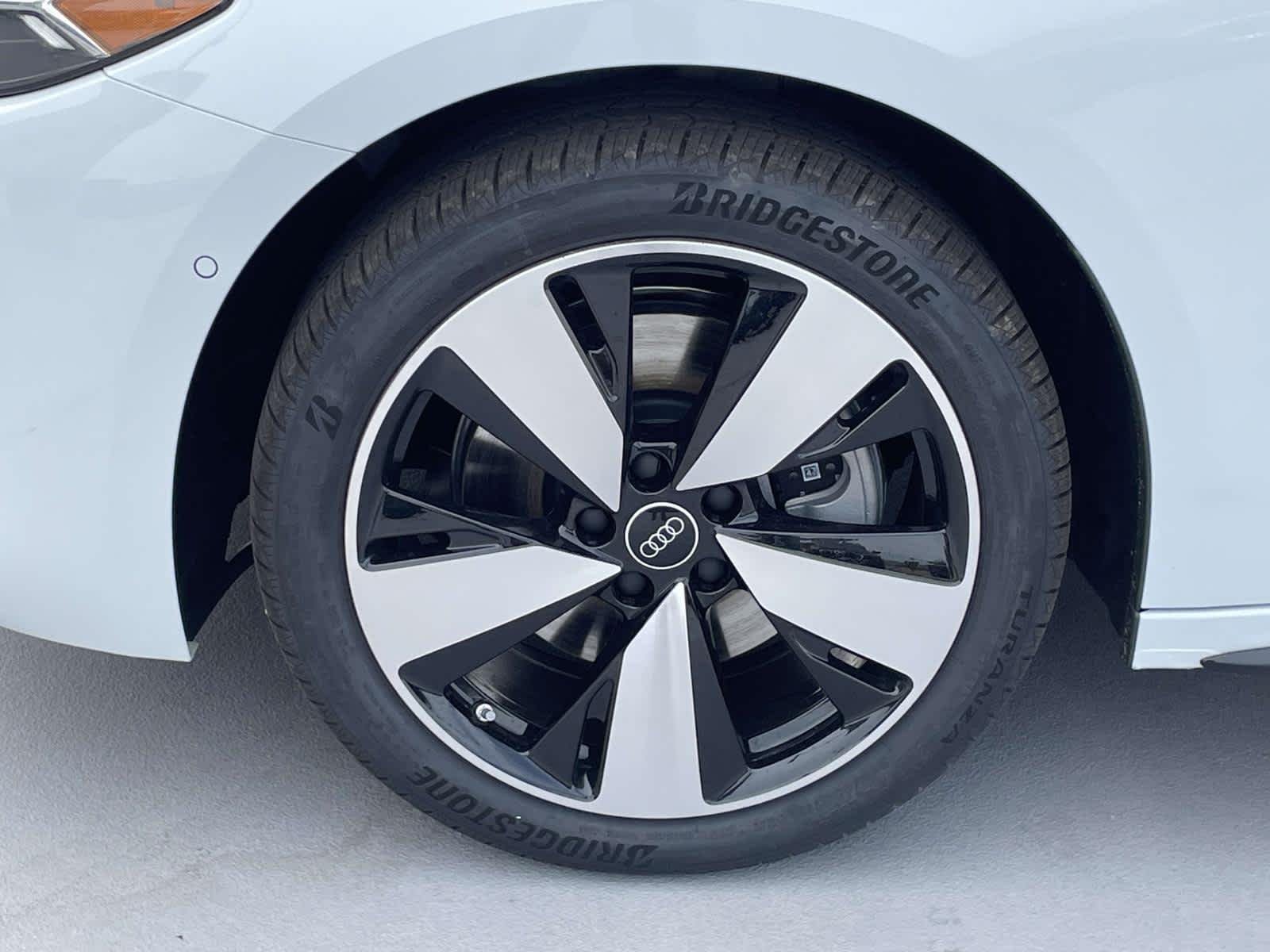 New 2026 2Y2Y/White Audi Premium Plus image 13