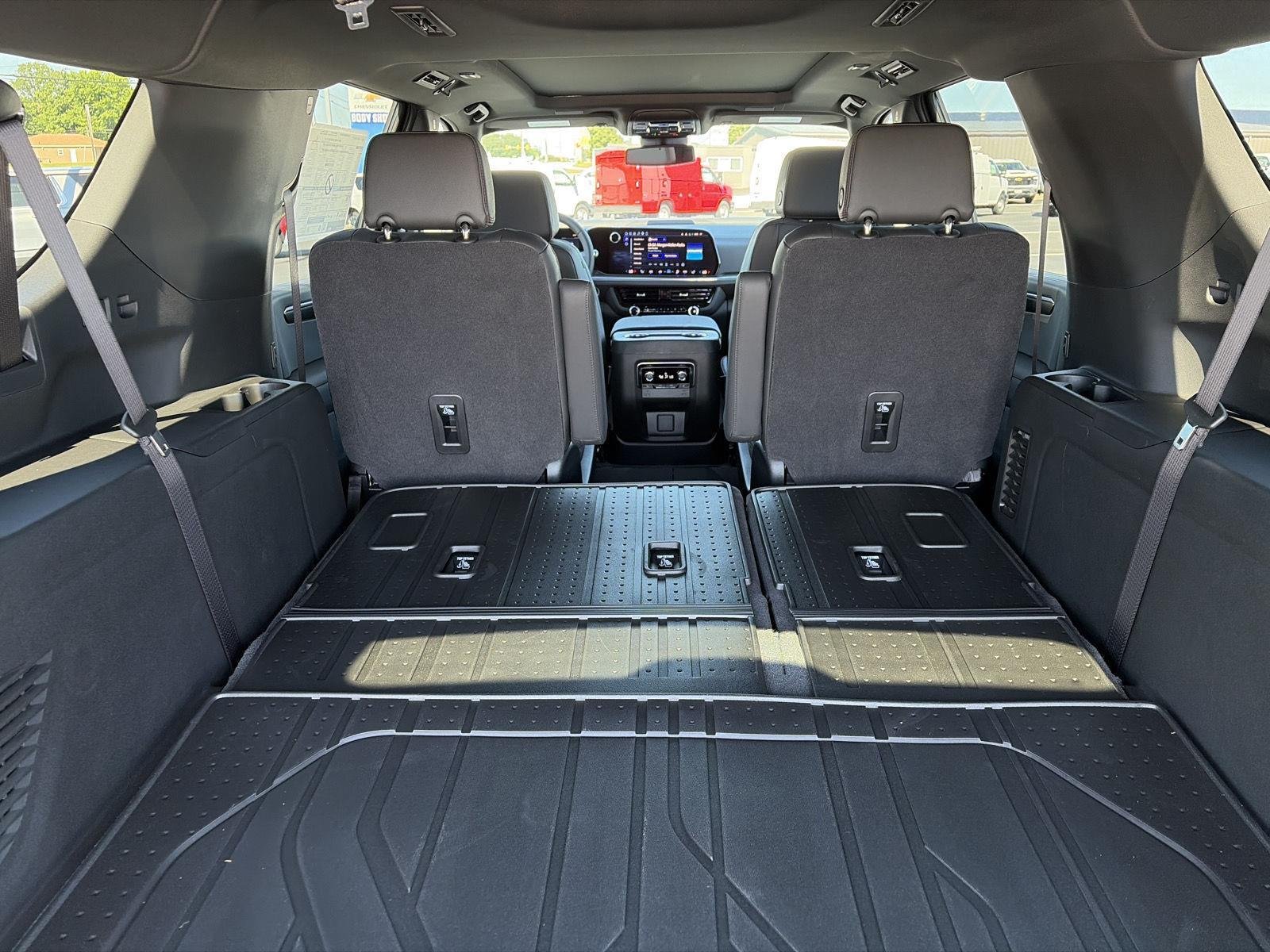 2026 Chevrolet Suburban RST - Photo 9