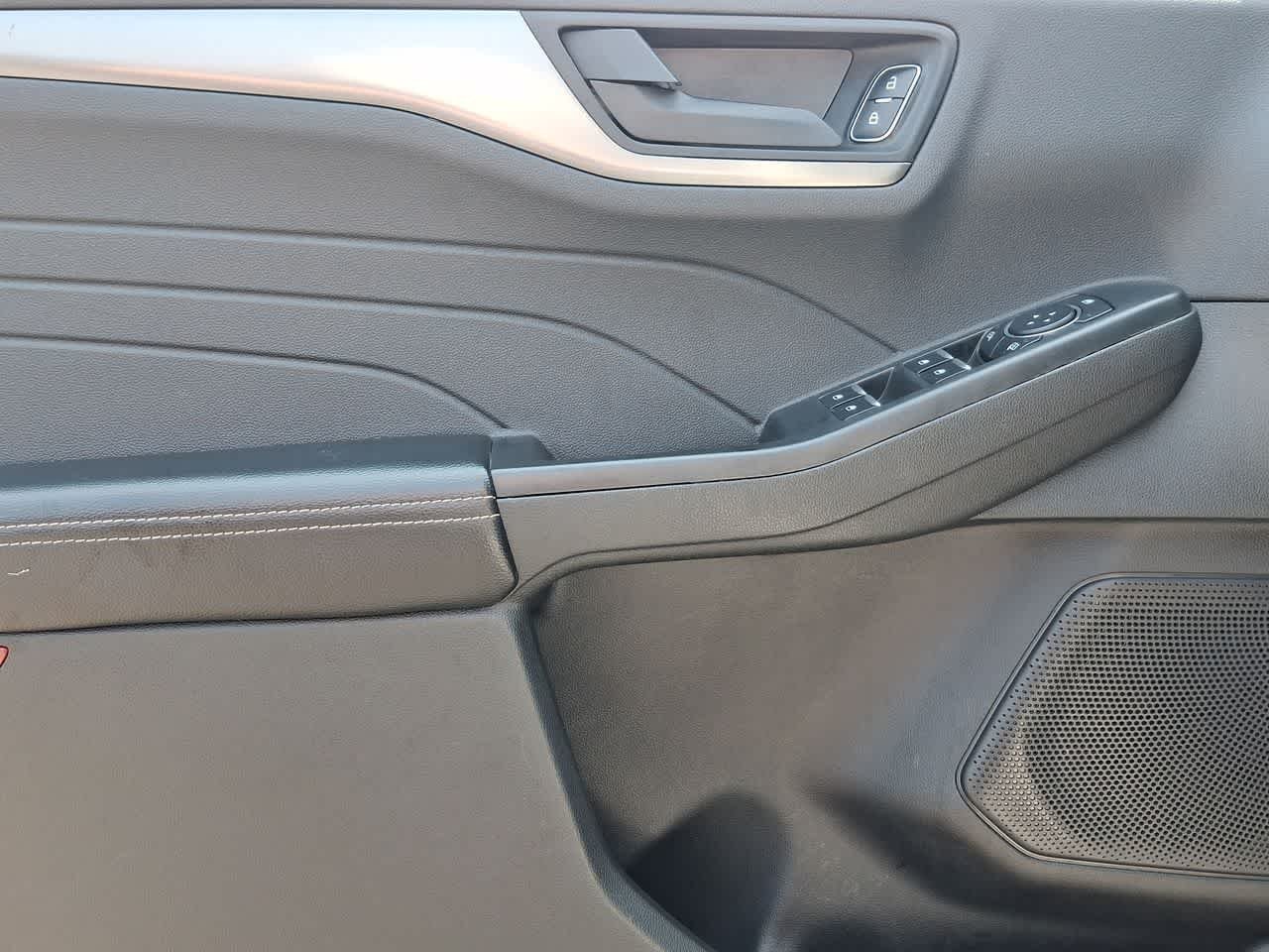 Used 2025 Oxford White Clearcoat Ford Active image 16