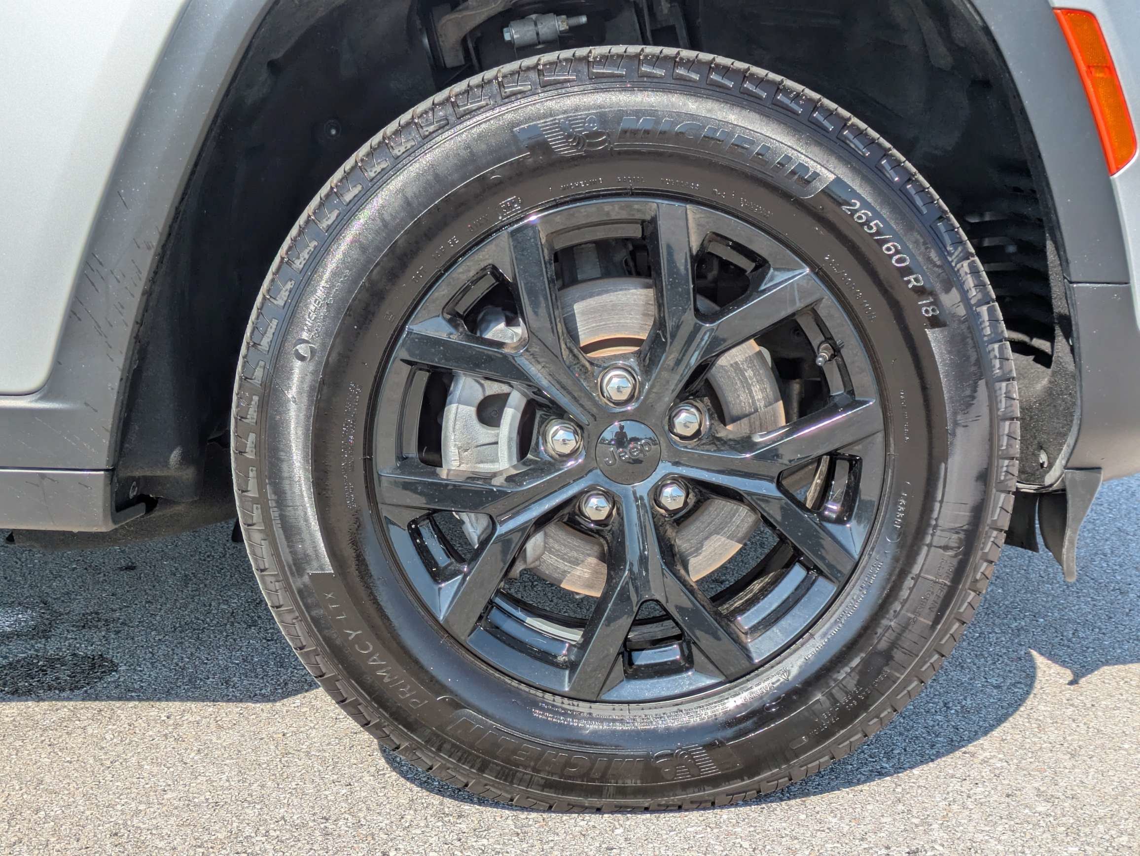 Used 2025 Silver Zynith Jeep Altitude image 11