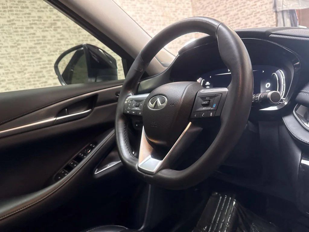 Used 2023 Majestic White INFINITI LUXE image 21