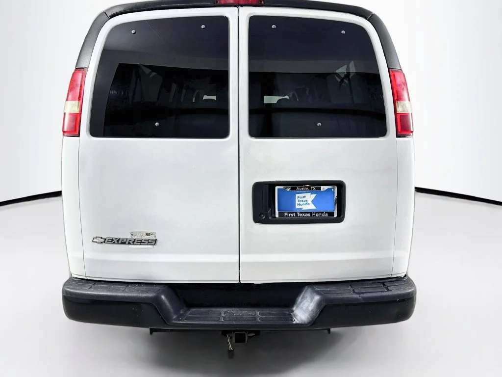 Used 2008 Summit White Chevrolet LS image 7