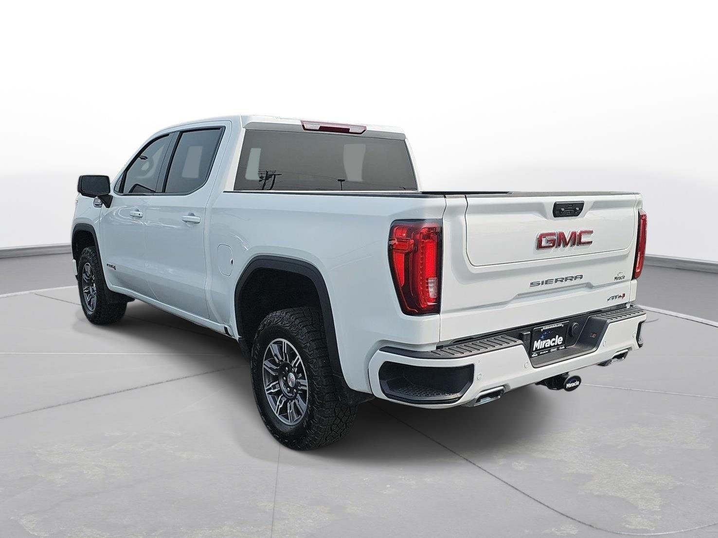 Used 2025 Summit White GMC AT4 image 8