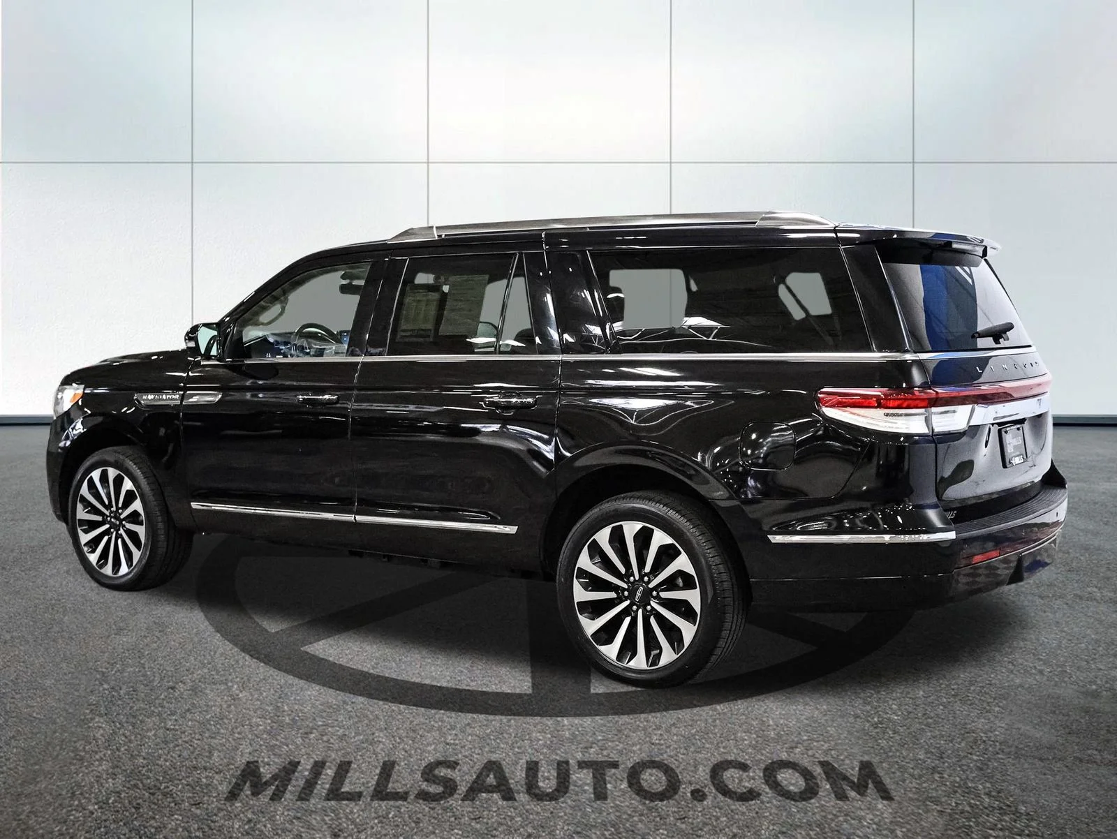 Used 2022 Black Lincoln Reserve image 4